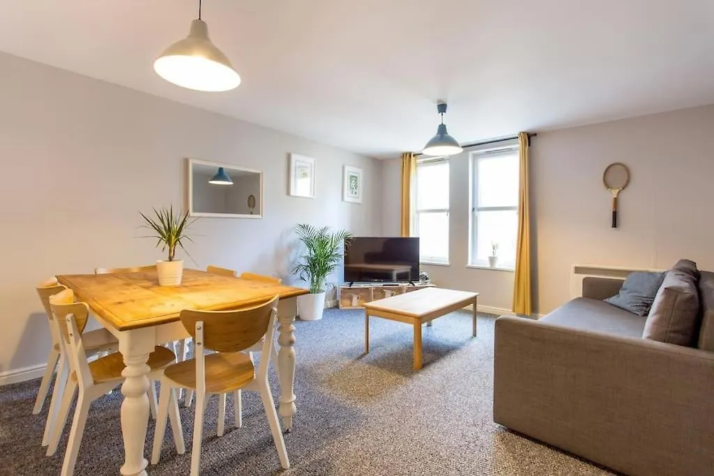 Central, Fully Equipped Flat W/Parking, Leith, Edinburgh