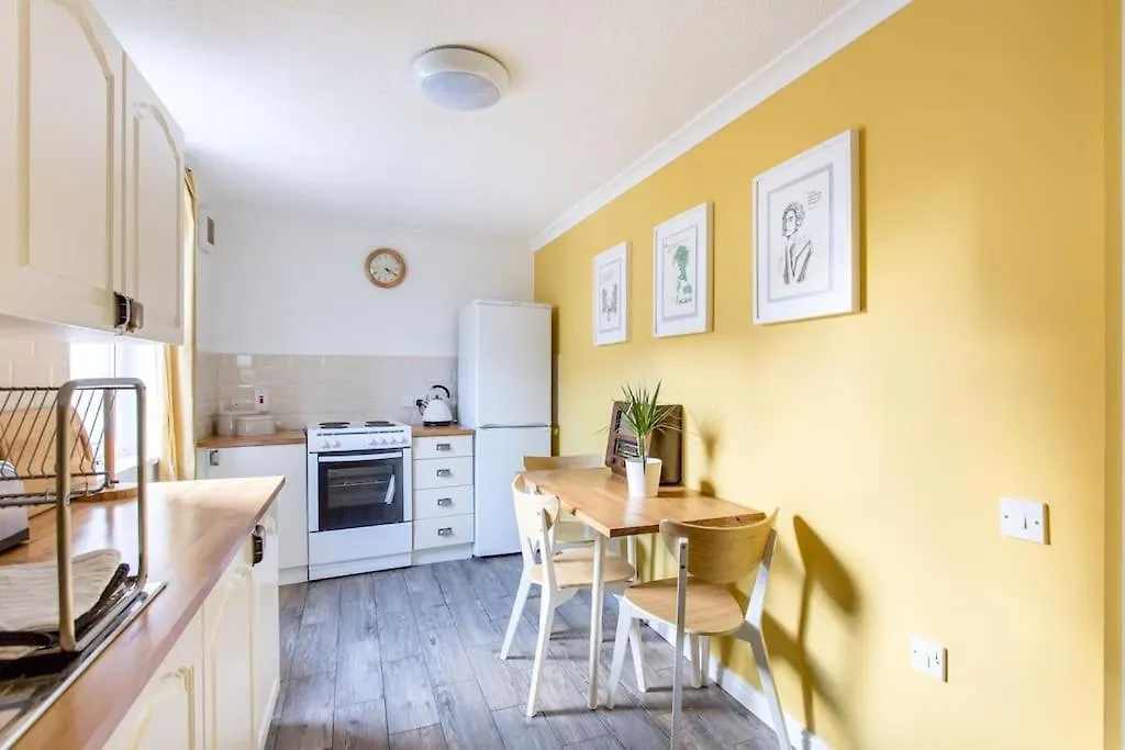 Central, Fully Equipped Flat W/Parking, Leith, Edinburgh United Kingdom
