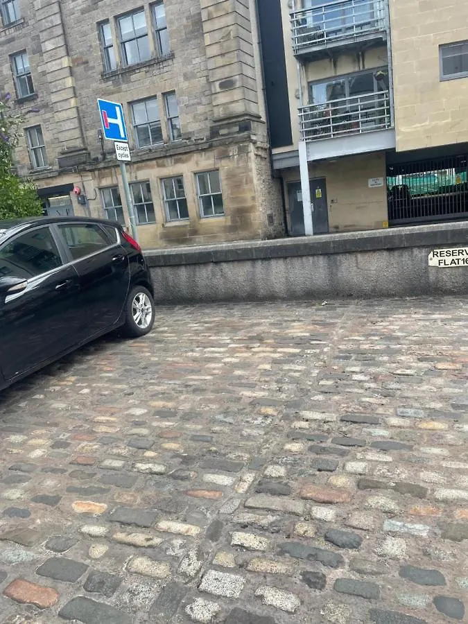 Apartment Central, Fully Equipped Flat W/Parking, Leith, Edinburgh